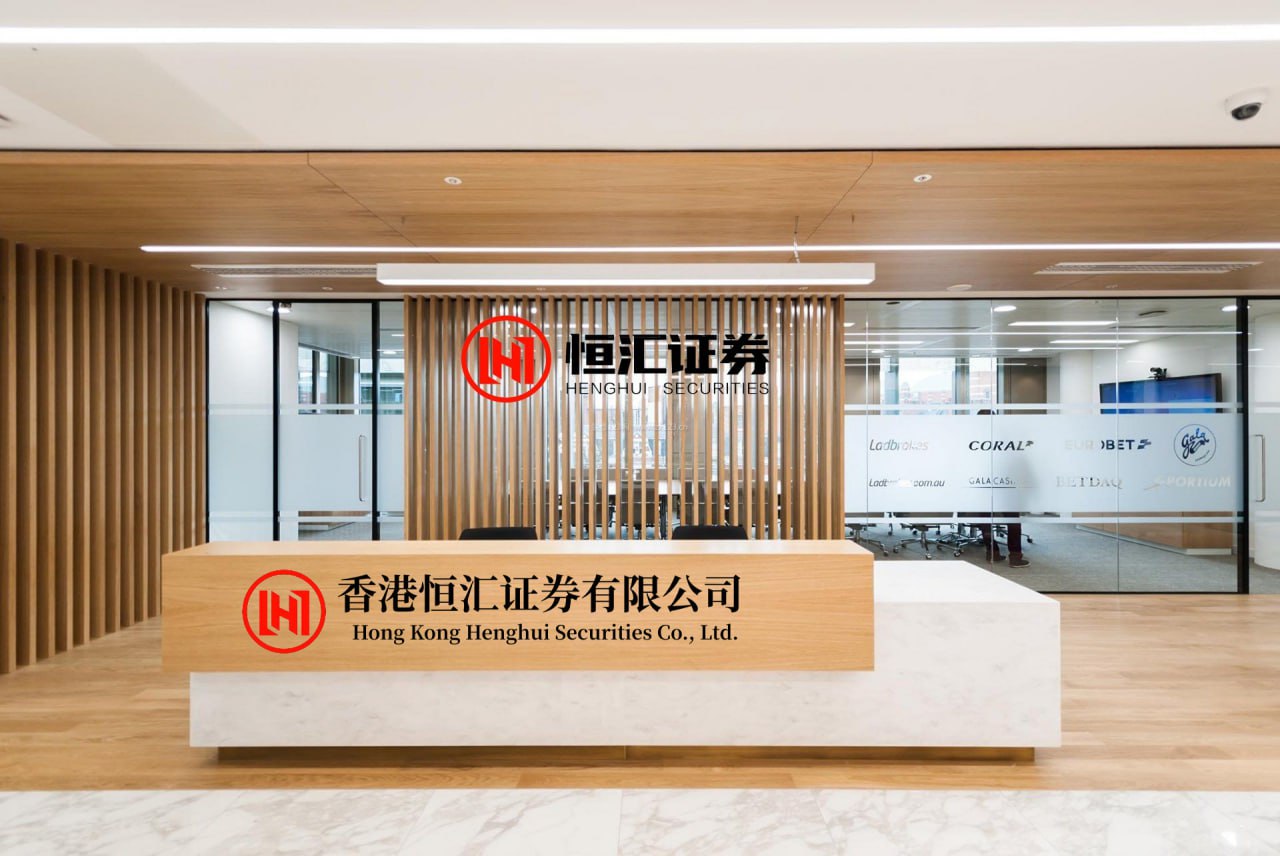天平配资 COMEX黄金期货收涨1.63%